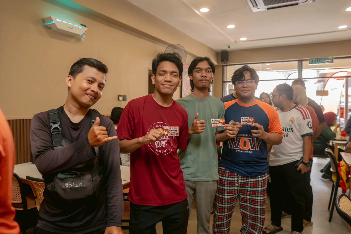 Pelanggan menikmati suasana Red Panda 3